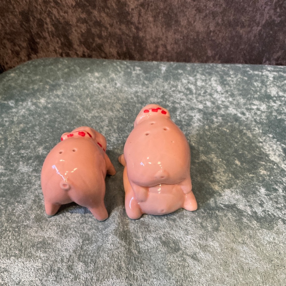 Classic Collectable Pile on Pigs Salt and Pepper Shaker, NIB - Picture 4 of 6